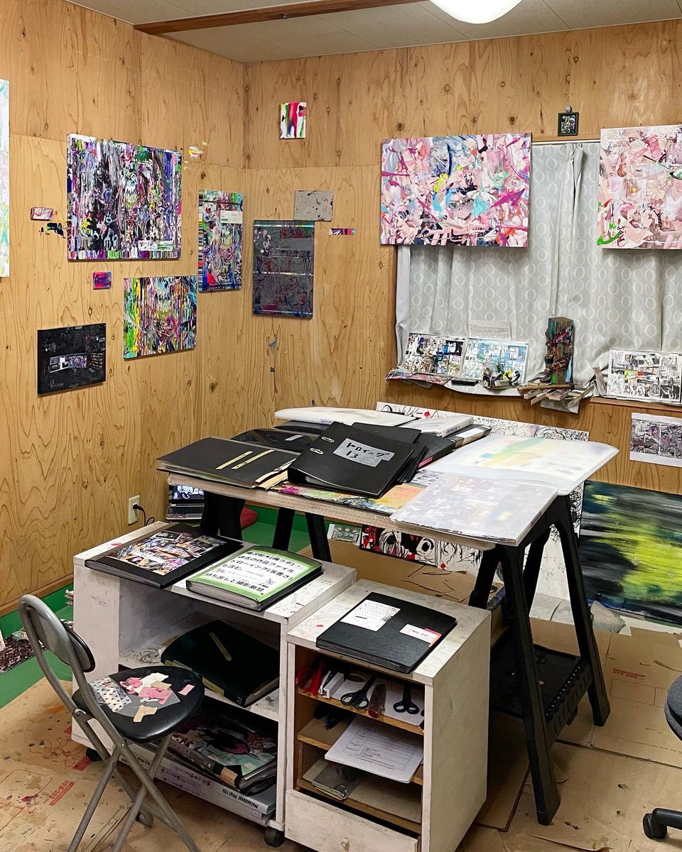 Hisayuki_Namba's tweet photo. 梅沢和木さんのオープンアトリエへ。アトリエという生活空間のなか、作家が大切にしている私物に囲まれた作品は温かみを帯び、ホワイトキューブでの鑑賞や言語情報では得られない側面をみることができました。 https://t.co/mUdpQJMzj4