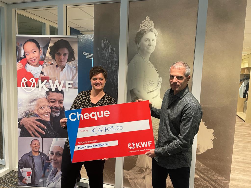 BCB_bv's tweet photo. Vandaag heeft Marcel van Os van BCB Staalconstructie B.V. een cheque t.w.v. € 4.705,- persoonlijk overhandigd aan KWF Kankerbestrijding in Amsterdam. Lees hier meer:
https://t.co/bLX8Owlcm9 https://t.co/wSNNF36Gv0