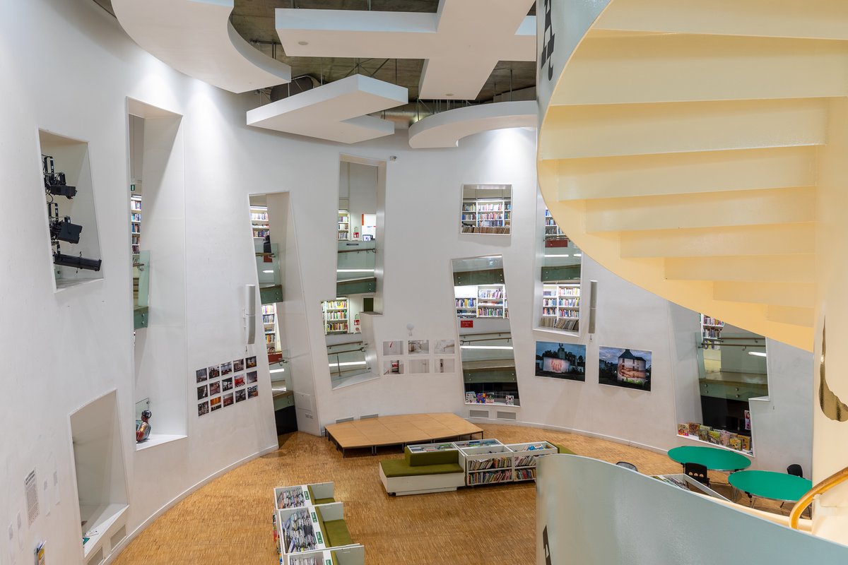 PKorobkiewicz's tweet photo. Installation views from spaces of (dis)connection exhibition at @claphamlib featuring @Sylwiassta, @MalgoDawidek and myself. The show finished last Friday in London and is travelling to Edinburgh, to open at @Art27Scotland on 24th October. https://t.co/YE2bZwqMjz