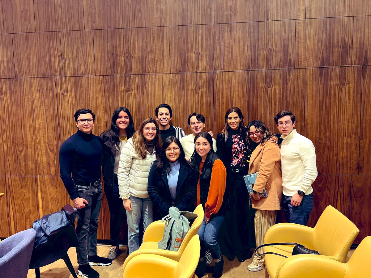 azebadua's tweet photo. Hoy movimos la sede de la clase para seguir aprendiendo. Mis alumnos de la @UPMexico en el #ConversAMUs #conversamus Gracias @amumexico y @nc_izabal mucho que reflexionar. #urban #ciudad #wastemanagement #waste #solidwaste #residuos https://t.co/moSGy6z9eT