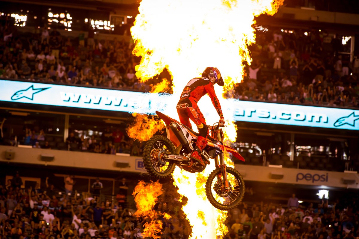 KTM_UK's tweet photo. Check out the final episode of the 'Get Serious With Dungey' series, in which Ryan explains what matters most when fighting for the win.
Read the KTM BLOG to find out more - https://t.co/UDue00HcM2
#KTM #ReadyToRace #Motocross #KTMBlog https://t.co/HgRfczJ7sj