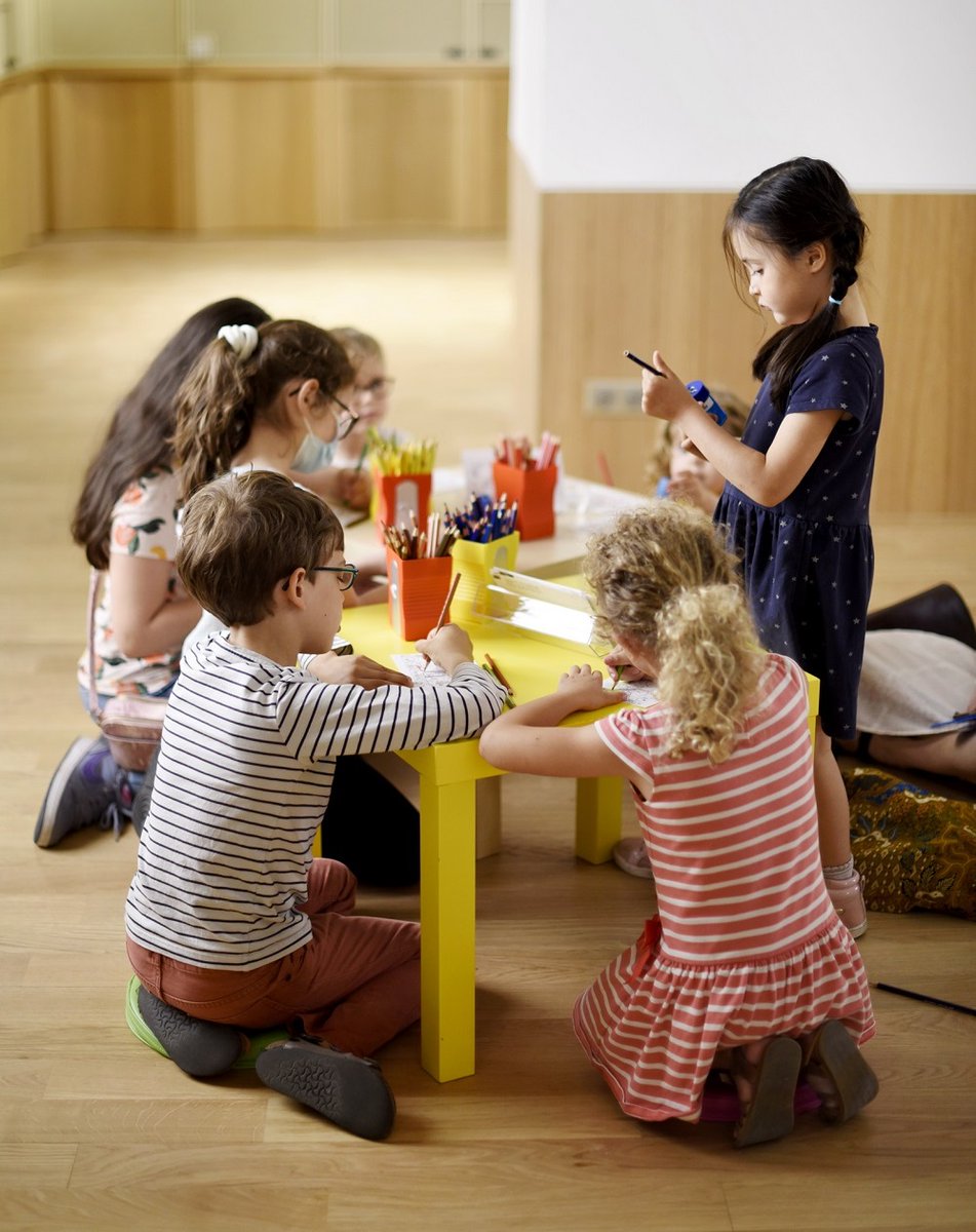 MuseeLouvre's tweet photo. Faites une pause créative en famille ! 🧩
Pendant les vacances scolaires, le #StudioLouvre s’anime tous les jours de 14h à 17h avec de nombreuses activités en lien avec l'#ExpoLesChoses.
📍 Gratuit en accès libre avec le ticket d'entrée du musée.
👉 https://t.co/ZyL4D5KWJn https://t.co/VO24hZGnjU