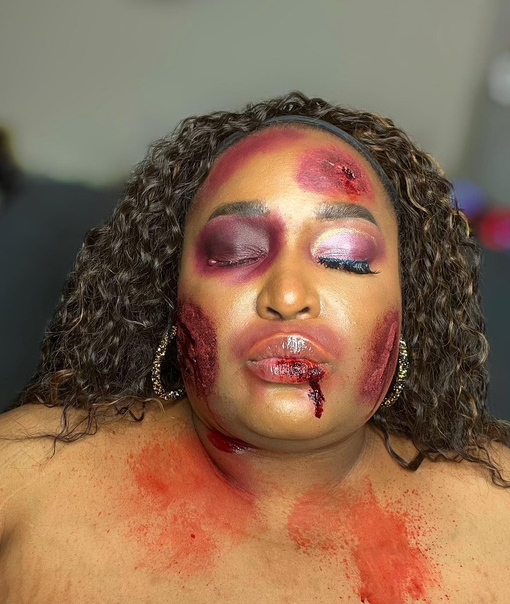 SLady36's tweet photo. “I got in a fight with the boogeyman…yeah it got a lil bloody but I won!!!”

Full product list on my IG- @Sassy_lady36

Product used:
@thecrayoncase @modabrush @elfcosmetics @Maybelline @beautybakerie 

#spookycutie #Halloween #halloween2022 #scarymakeup https://t.co/cK3MoI4zDy