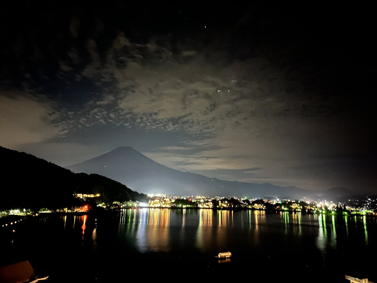 AnglerYtk's tweet photo. 富士山はいつ見ても素晴らしいなぁ〜明日は河口湖でボートサーフィン♪めっちゃ楽しみやけど、ちゃんと乗れるか心配笑 https://t.co/fKZourN67D