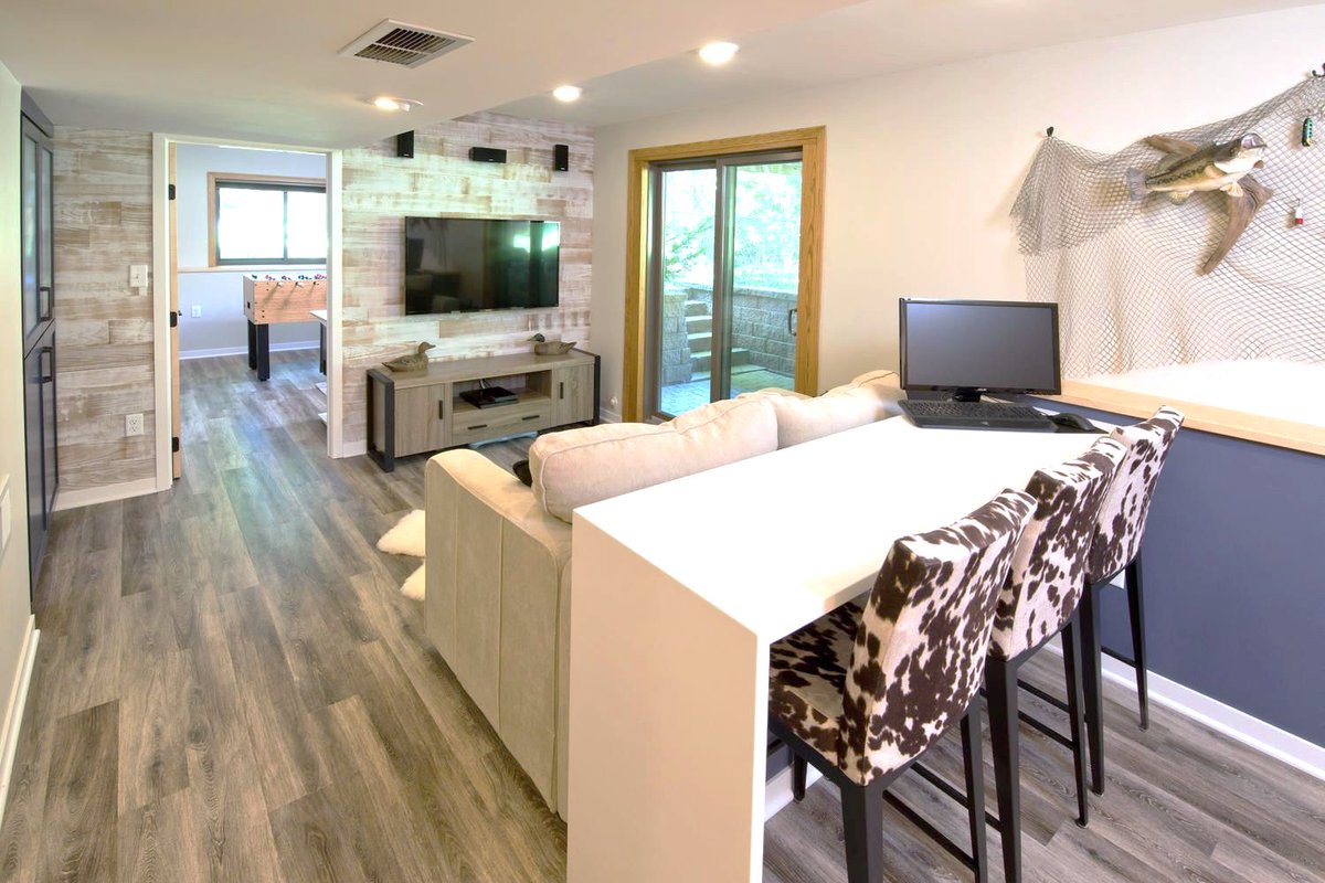 DHDrealtor's tweet photo. Can you say ... BASEMENT ENVY!!! 🏘️🔥😍
Yay or Nay 👍👎
#roomdesign #basementinspo #basementremodel #basementideas #homeupdate #basementdecor #basementgoals #lowerlevelliving #homegoals #DonnaHaynesDwyer #realtor #DHDrealtor #realestate #EXPrealty #realestateagent #EXPproud https://t.co/MG5Jl4kMK7