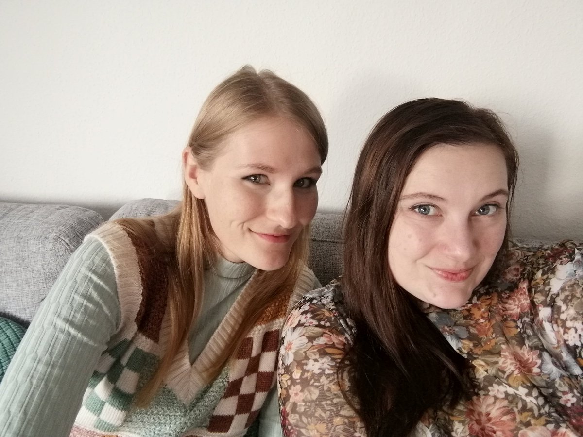 julie_loves_tay's tweet photo. @taylornation13 waiting!!! https://t.co/as12oO8rkx