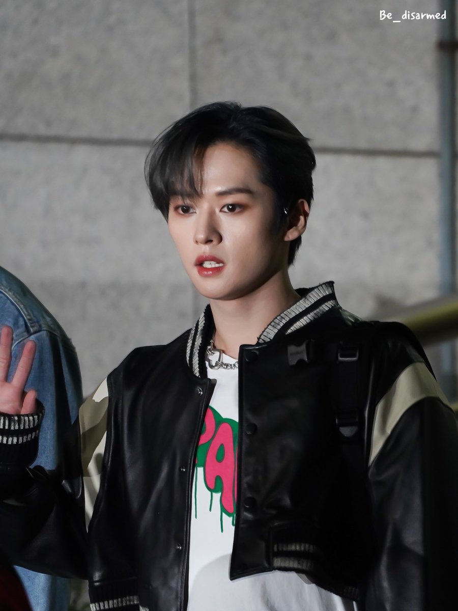 Be_Disarmed's tweet photo. 221021 뮤뱅 퇴근 

#straykids #스트레이키즈 
#스키즈 #SKZ
#LEEKNOW #리노 https://t.co/sJTP3iyXcT
