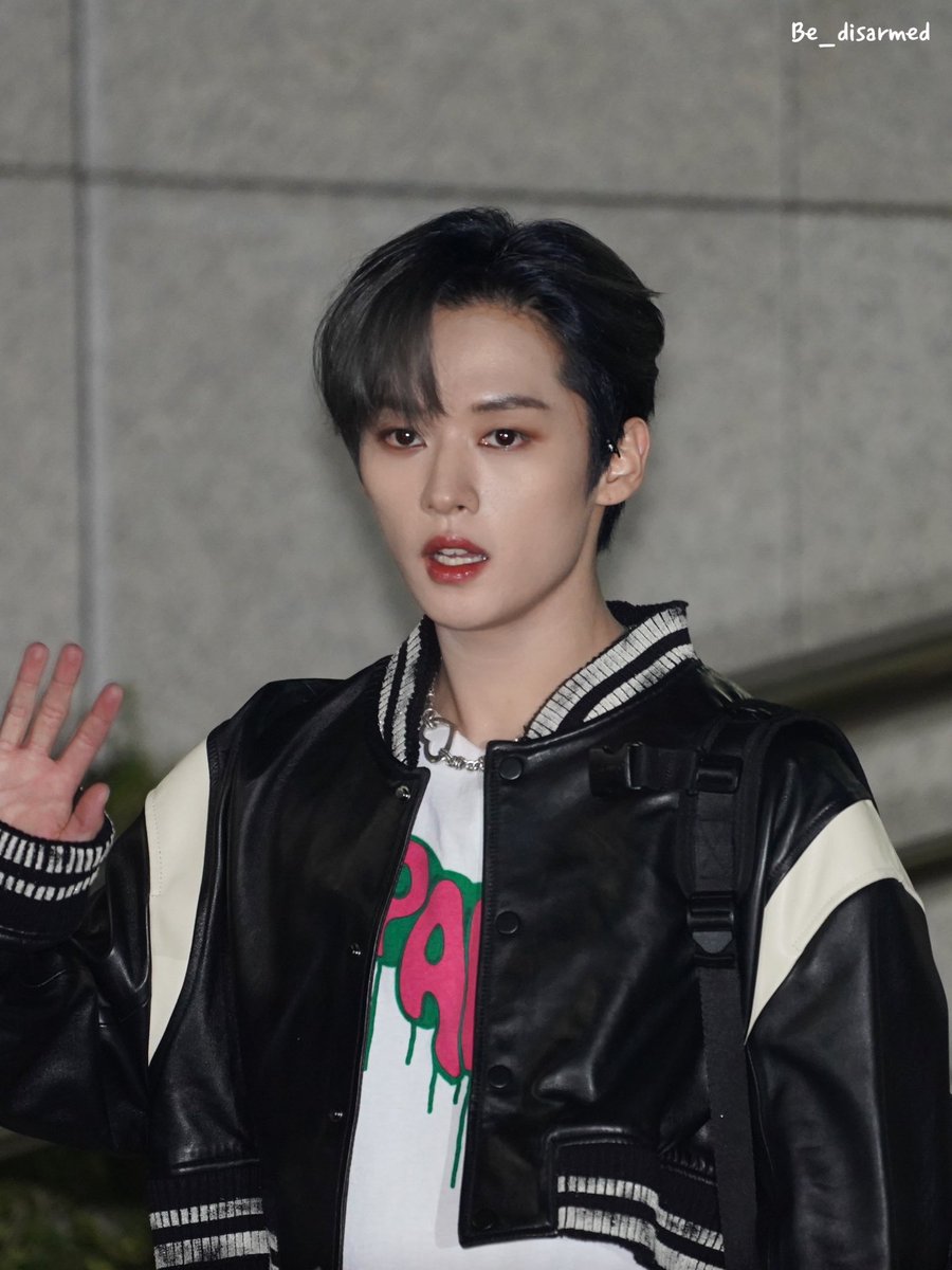 Be_Disarmed's tweet photo. 221021 뮤뱅 퇴근 

#straykids #스트레이키즈 
#스키즈 #SKZ
#LEEKNOW #리노 https://t.co/sJTP3iyXcT
