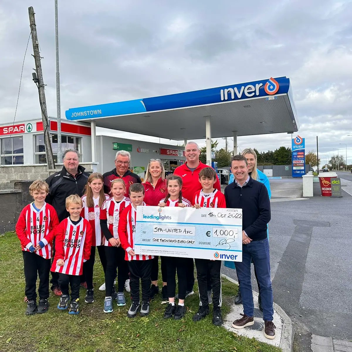 Spaunited63's tweet photo. O'Hares Spar Johnstown nominated Spa-United Afc for their 2022 💡 Leading Lights 💡 with a donation of €1,000!
We would like to thank Ruaidhri from O'Hares Spar Johnstown for the nomination 👏
#inver #leadinglights #inverqualityfueltechnology #inverxtra #invercommunity https://t.co/pEYL5hxqH2
