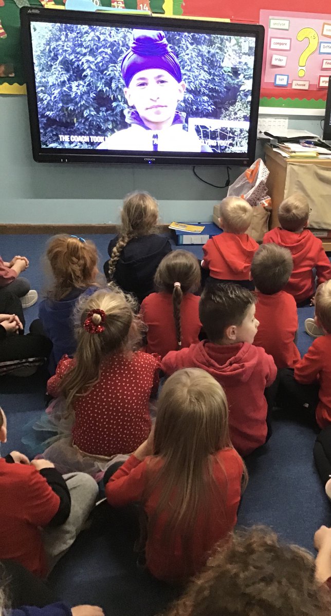 CrynalltPrimary's tweet photo. Year 1 and 2 looked very colourful in red today. We are all different but we are all equal and special! We took time to say kind things to each other 😀#ShowRacismtheRedCard #WRD22 #NewCurriculumForWales #cryp1 #cryp2 #crypWellbeing #HealthyConfident @theredcardwales https://t.co/3FKUaBZ6Vc
