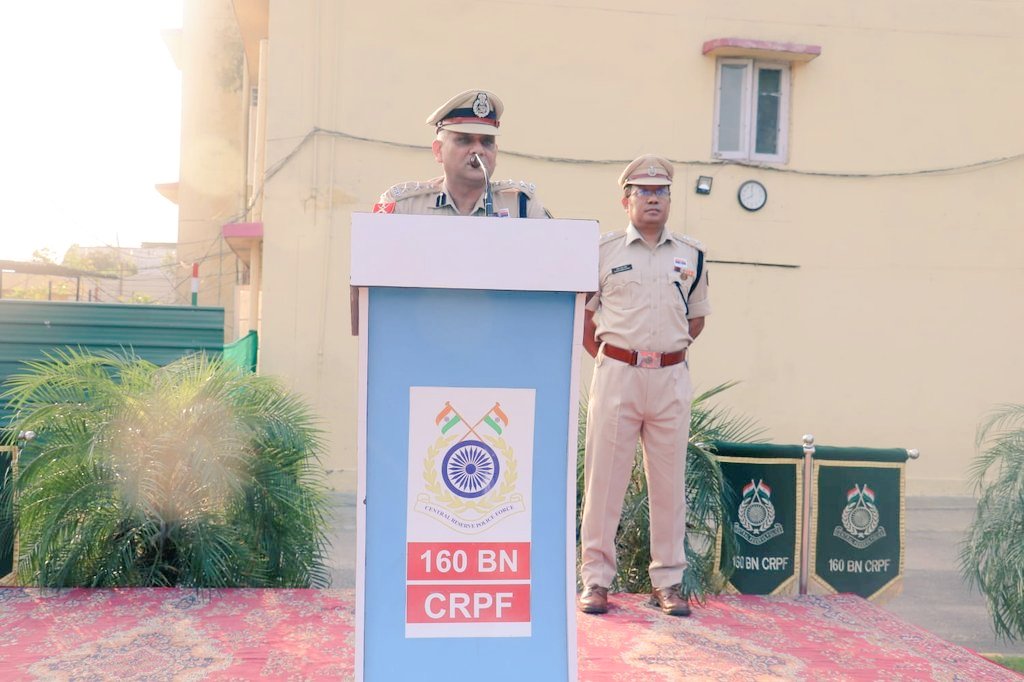 160BNCRPF's tweet photo. On #PoliceCommemorationDay2022 Sh Hariom Khare Comdt 160bn a/w Offrs &amp; other Persl paid tributes to CRPF warriors who laid down their lives at Hotspring on 21oct 1959.Also saluted other Bravehearts who laid down their lives in the line of duty @crpfindia @jammusector @WSCRPF2016 https://t.co/5WEdTShJce