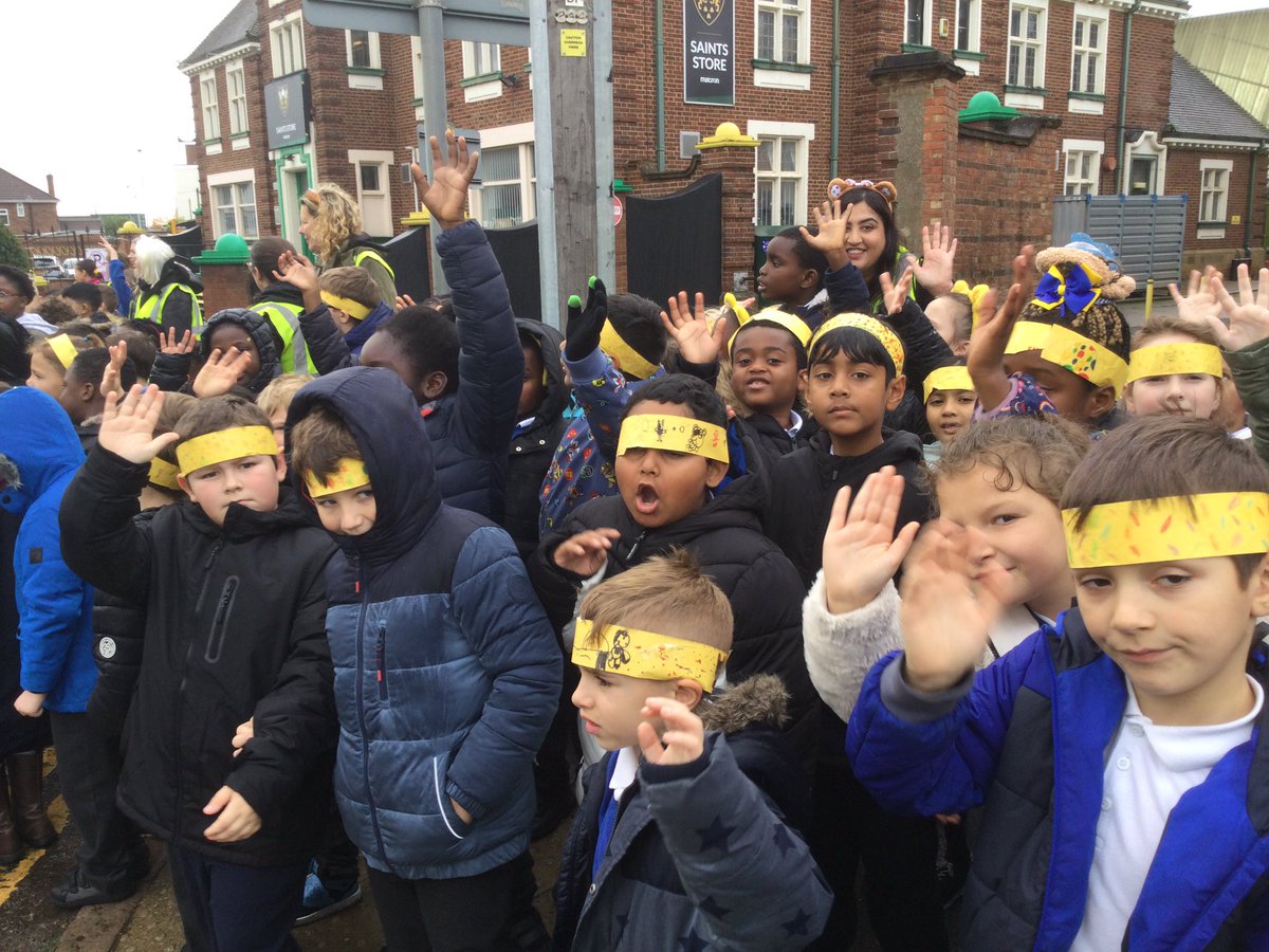 Y3StJamesNN5's tweet photo. Wearing our Pudsy headbands in support of Children in Need https://t.co/qGyLxMHLqi