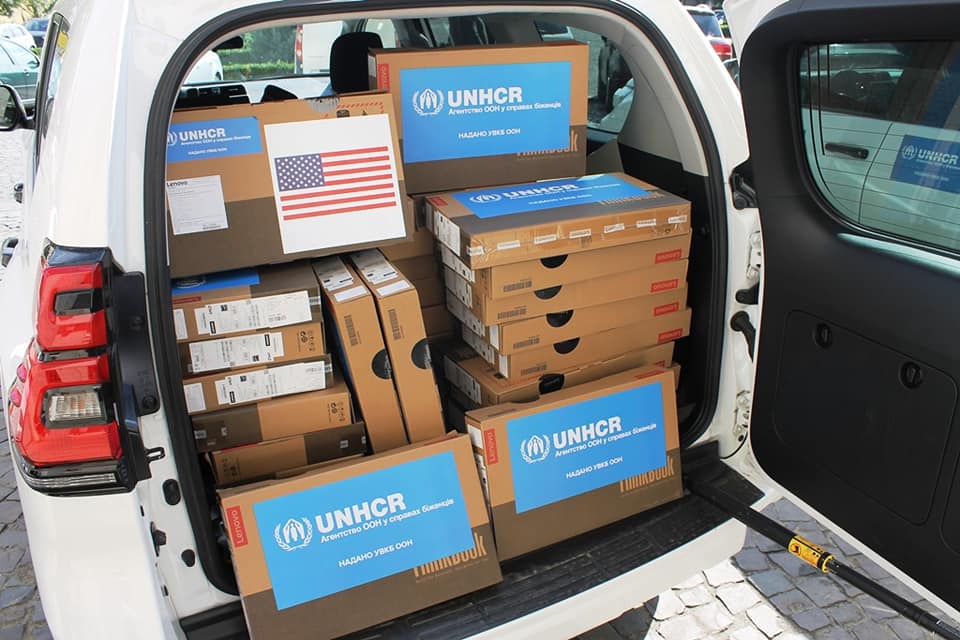 Thanks to the financial support from @StatePRM 🇺🇸, Social protection department of Zakarpatska oblast received 70 laptops from @UNHCRUkraine. 💻This assistance will help to process information more efficiently and respond to the requests of local communities & #IDPs faster