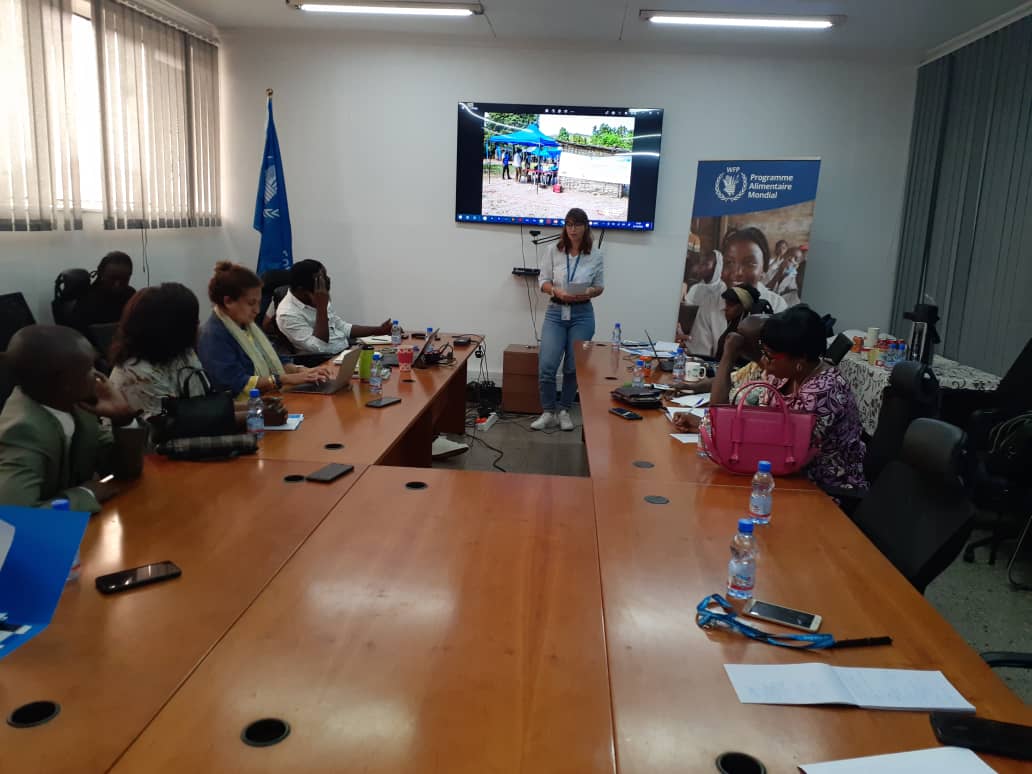 WFPDRC's tweet photo. #RDCongo 🇨🇩
Le #PAM en RDC rencontre les médias à Kinshasa pour parler de la sécurité alimentaire et de la façon dont le #PAM aide les communautés
#SécuritéAlimentaire
#ZeroFaim https://t.co/ZsPZwOU2rG