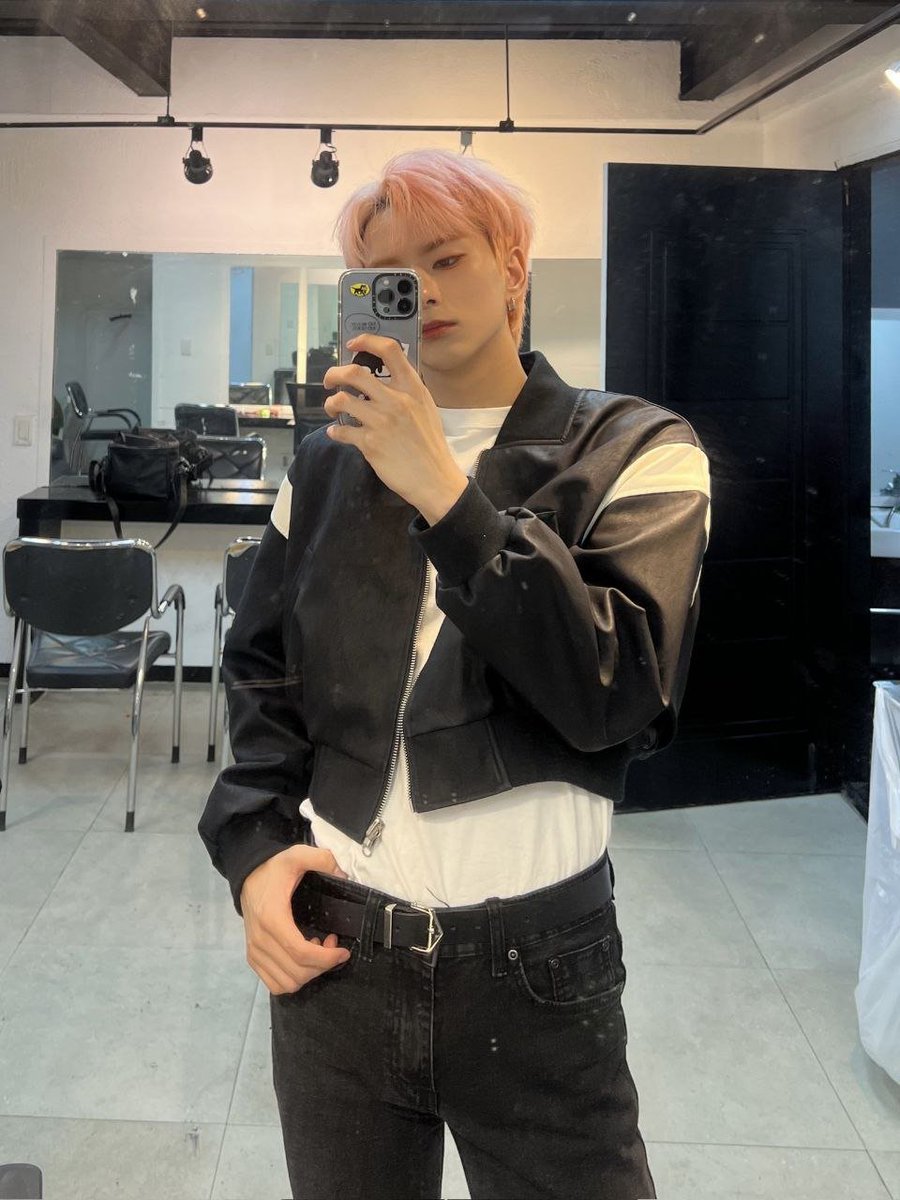 О СЫНМИН МОЯ ИКОНА ОН СКАЗАЛ ЧТО НАШЁЛ В МАГАЗИНЕ ЖЕНСКУЮ ОДЕЖДУ ОНА ЕМУ ПОНРАВИЛАСЬ И ОН ЕЁ КУПИЛ БОЖЕ Я 😭😭😭😭😭😭😭😭😭😭