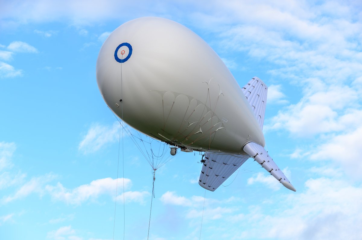 sqy's tweet photo. Du 17 au 21/10, un ballon captif stationnaire est déployé à #SQY depuis l’@IledeLoisirs. Des expérimentations technologiques sont menées par la DPSIS @interieur_gouv &amp; la @pprefpolice visant à garantir la surveillance aéroportée des sites et d'assurer la sécurité pendant les #JOP https://t.co/4cRisNeHUQ
