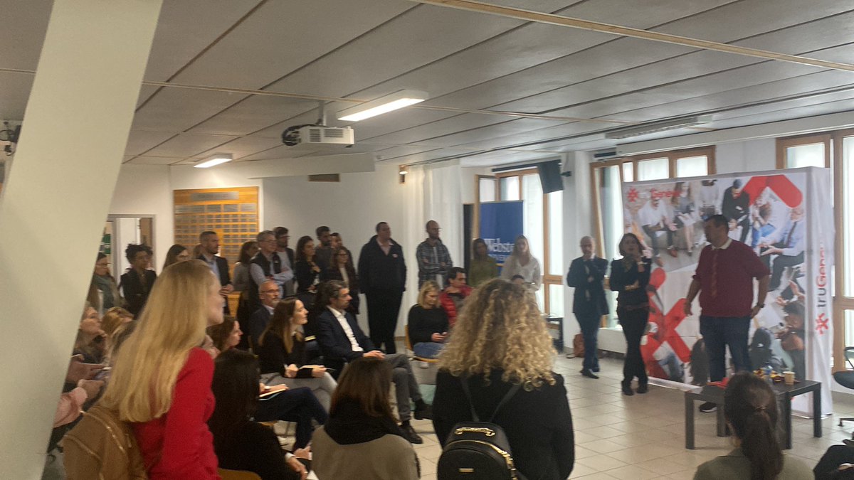 TruGeneva's tweet photo. Salle pleine pour le track : « inspecteur gadget du Sourcing »
Poke @Mr_Sourcing https://t.co/4L6fpivt8J