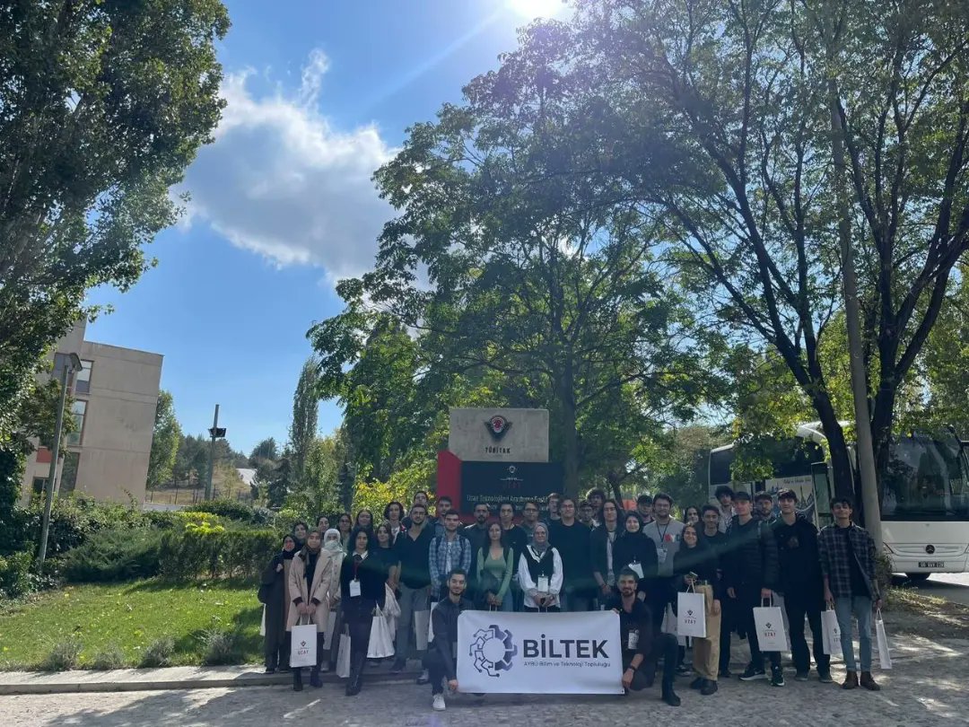 AYBÜ BİLTEK olarak yeni teknolojiler geliştiren TÜBİTAK Uzay'ı yakından tanımak, projeler ve altyapıların süreçleri hakkında bilgi edinmek amacıyla Uzay Teknolojileri Araştırma Enstitüsü'ne teknik gezi gerçekleştirdik. 

<a href="/tubitakuzay/">TÜBİTAK UZAY</a>
linkedin.com/feed/update/ur…

#BİLTEK #ybu #tübitak