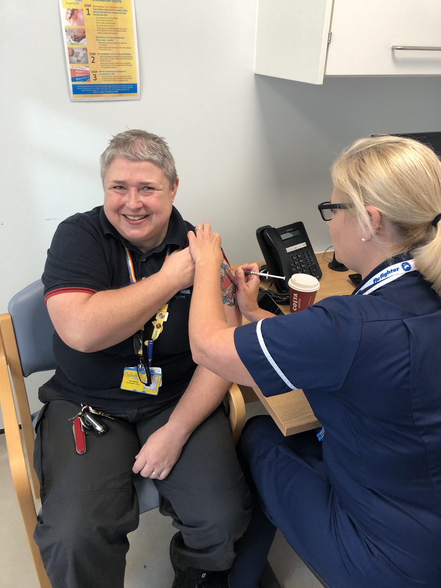 Our fab resus officer Nic Stacey has dropped in today for her COVID and flu vaccine, along with the 18 other Oxleas staff that just decided to pop in and grab a jab today ….why not join them if you haven’t already booked??!! @OxleasNHS @RodwellKaren