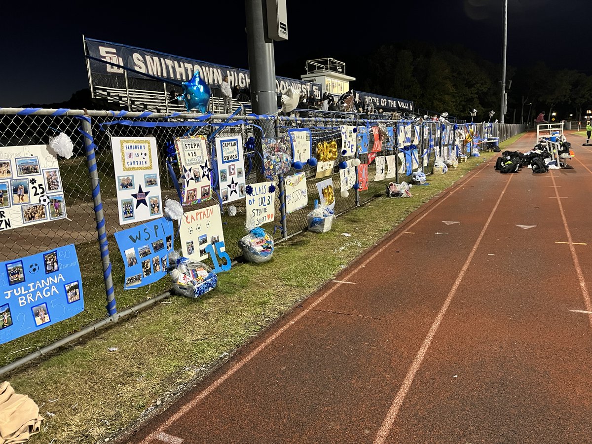 mfreiberg34's tweet photo. @SCSD_HSW #HSWBulls Varsity Girls Soccer Senior Night! Girls win 6-0 over Copiague. #SmithtownPride https://t.co/nyzGgVqBOC