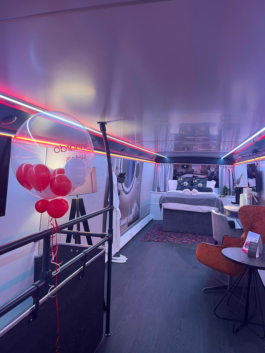 ExecSpace's tweet photo. We went along to see the @LeoHotelsUK Bus Tour yesterday.

Craig, Director of Sales shared they're opening the renovated Leonardo Royal Edinburgh City next week and have exciting plans for expansion within the brand in Edinburgh and London.

#venuefinding #events #venuerenovation https://t.co/RjkuTlW2iv