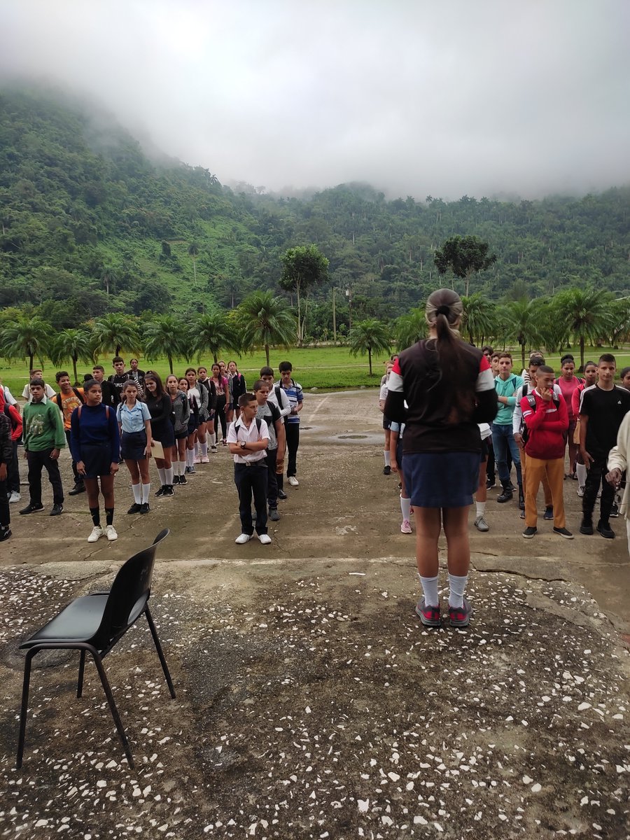 En el día de hoy se realiza un matutino especial, contando con la actuación de tres alumnos y la lectura e interpretación de un poema, más las felicitaciones en público de nuestro instructor de arte, todo esto en homenaje a la celebración del Día de la Cultura Nacional .