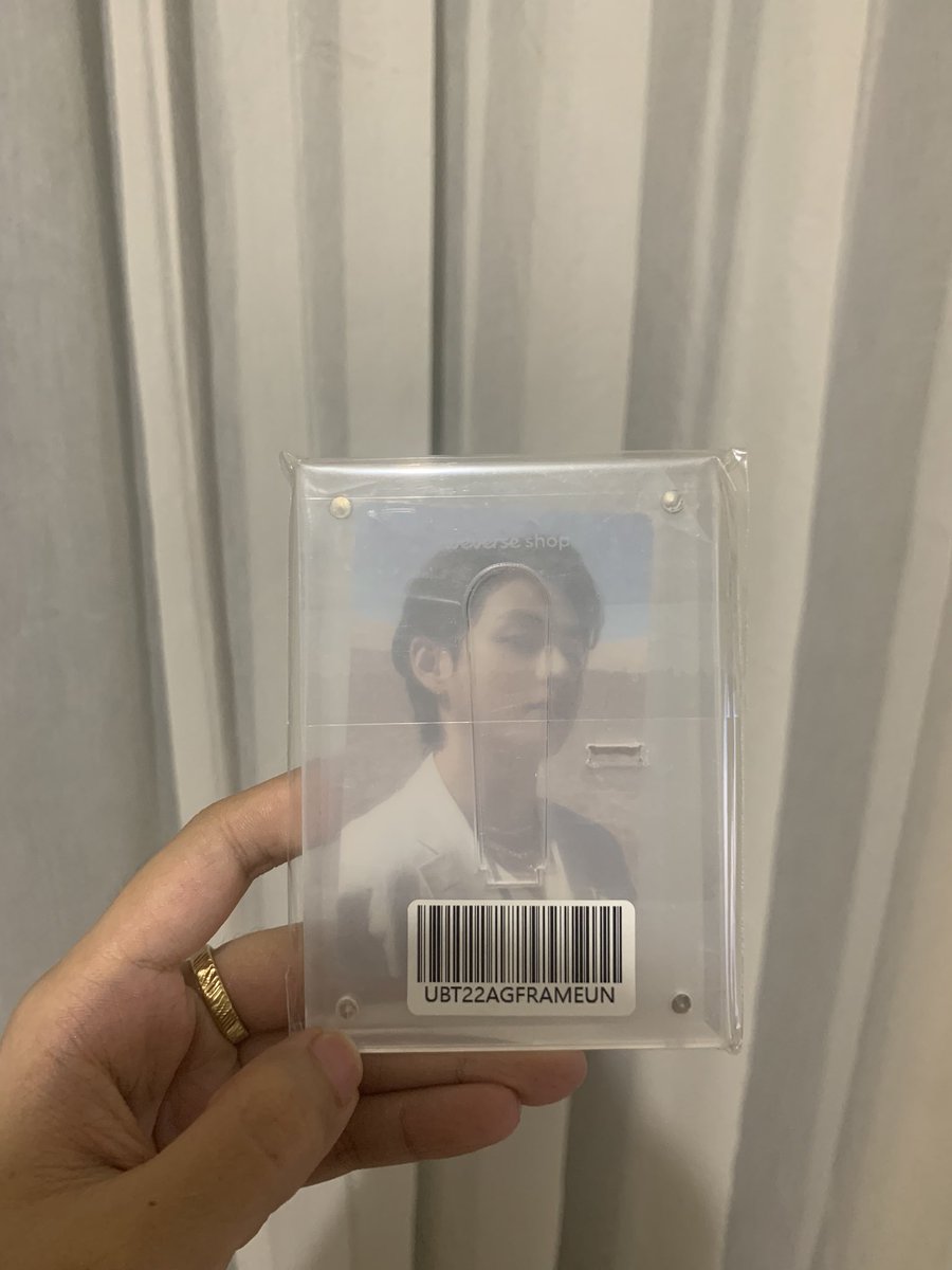 borahaedaddy's tweet photo. WTS | LFB 

PROOF ALBUM STANDARD ‼️Sealed! 

▫️V PC w/ Acrylic frame
▫️Jin tryptich
▫️RM ITS PC 
▫️with poster 

₱ 3,000

MOP: PAYO (Gcash/BDO)
MOD: GGX/Lalamove if around Cavite

#Proof #BTS_merch #BorahaeDaddy #BorahaeDaddyShop #BTS https://t.co/0Bb8sanmL8
