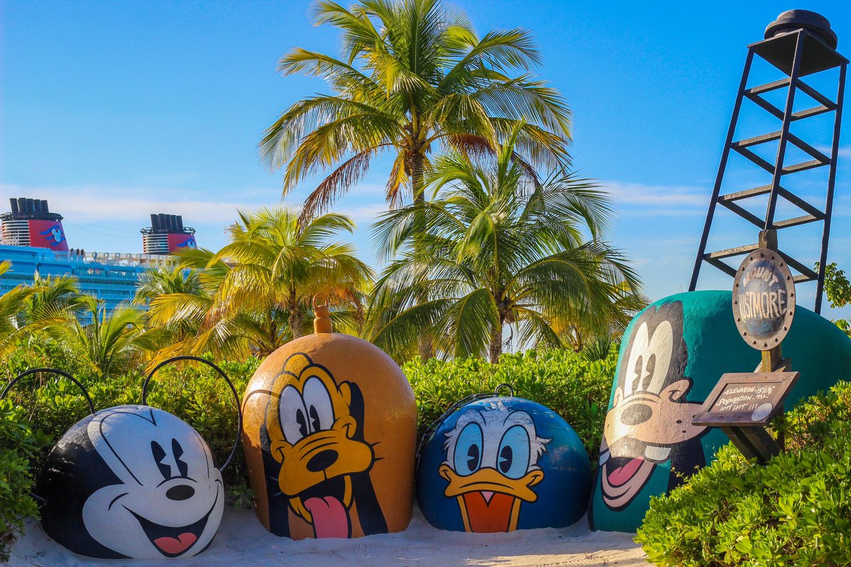 mainstgazette's tweet photo. Mount Rushmore (December 2018)
#disneycruiseline #dcl #castawaycay #mountrustmore https://t.co/c0O5h9a4uK