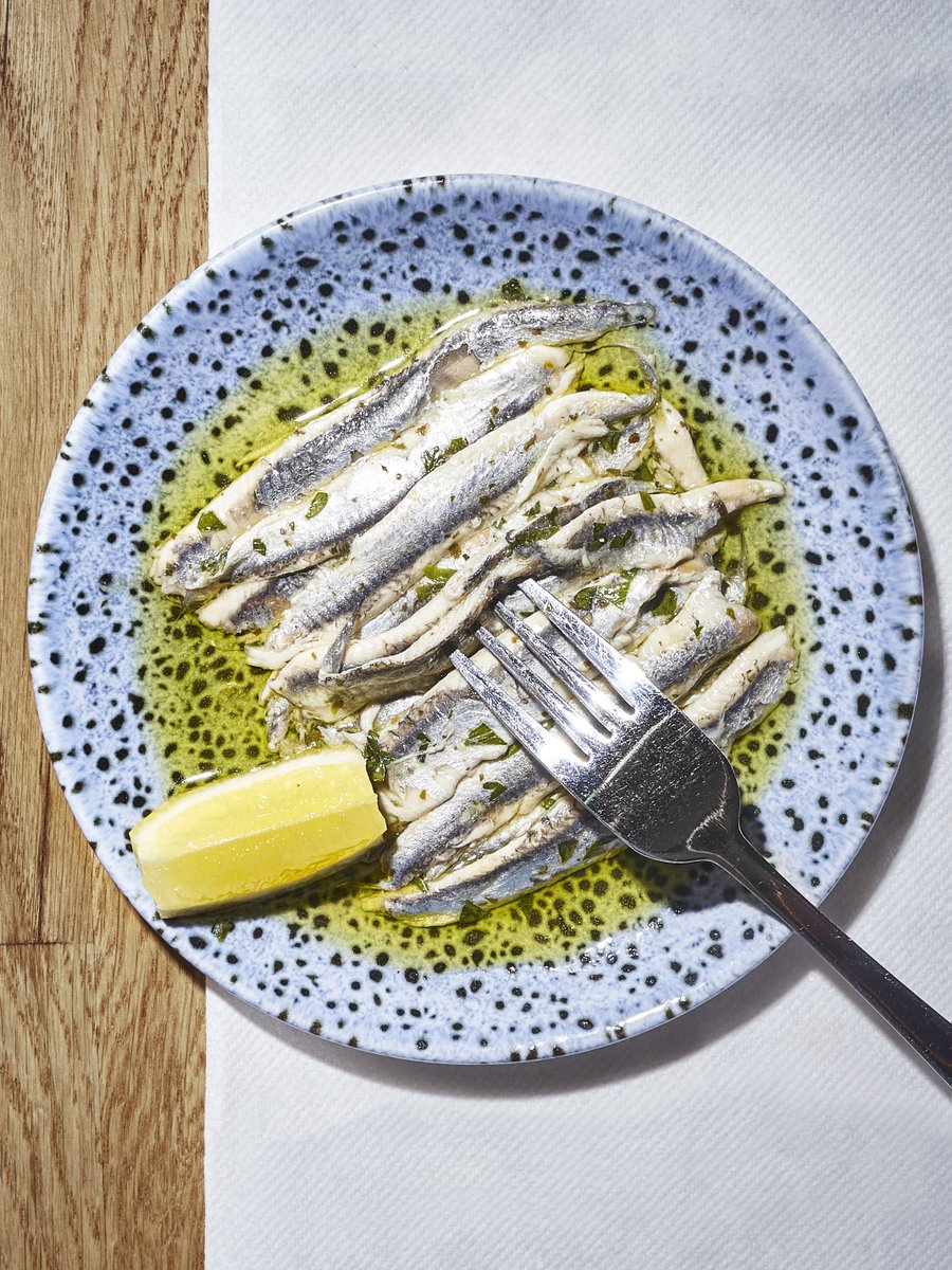 The perfect appetiser at your service 🍽️ Swing by today to try our divine marinated anchovies with rapeseed oil and lemon.

cover photo @studio_pluto_
#dokespizzeria