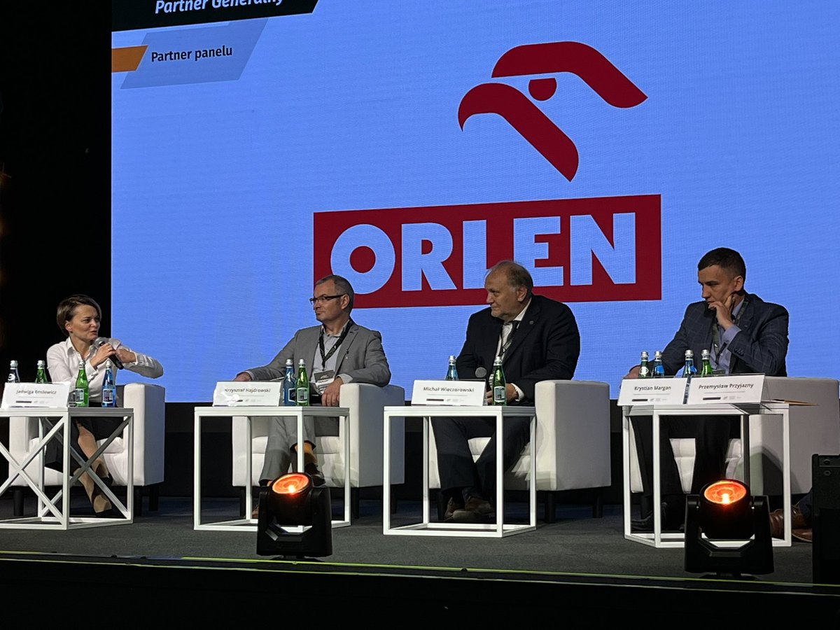 RNowicki7's tweet photo. Trwa debata na #PKG2022 dotycząca rozwoju zielonego wodoru. Znakomity głos Premier @JEmilewicz, Rektora Michała Wieczorowskiego @PUT_Poznan, @PKN_ORLEN @Grupa_Enea. https://t.co/b83rr5Hn6R