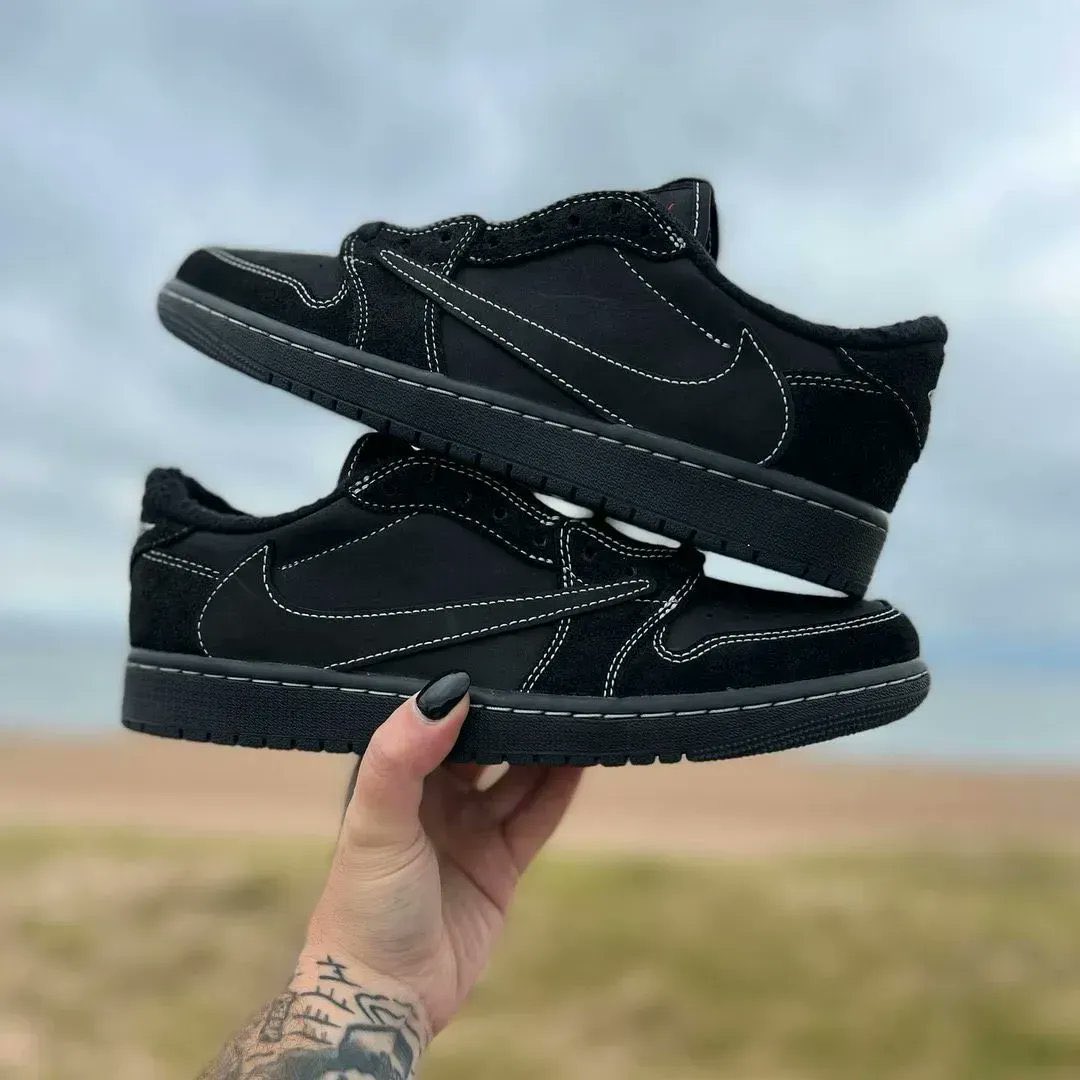 meshmonitors_'s tweet photo. Nike x Travis Scott's "Black Phantom" Jordan 1 Lows are rumored to have increased stock numbers (over 150k)

That would make them the most available Travis Scott Jordan of all-time🤯 https://t.co/X0KCDisaIK
