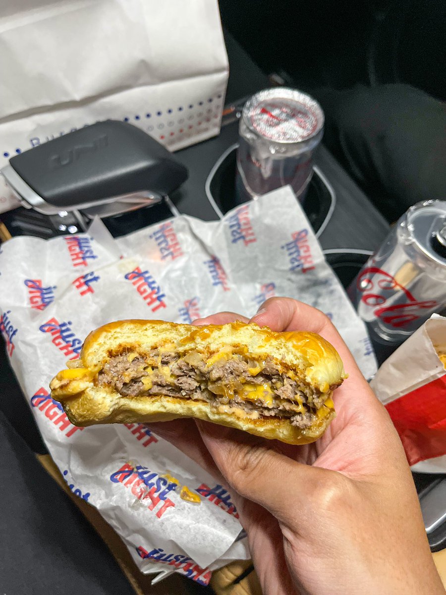 أكلهم لذيذ جدا والخدمة سريعة 
📍وترى ما فيه جلسات للمحلي