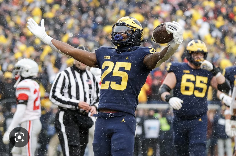 Blessed to receive an offer from Michigan <a href="/UMichFootball/">Michigan Football</a> <a href="/coachclink/">Steven Clinkscale</a> @CoachJim4UM