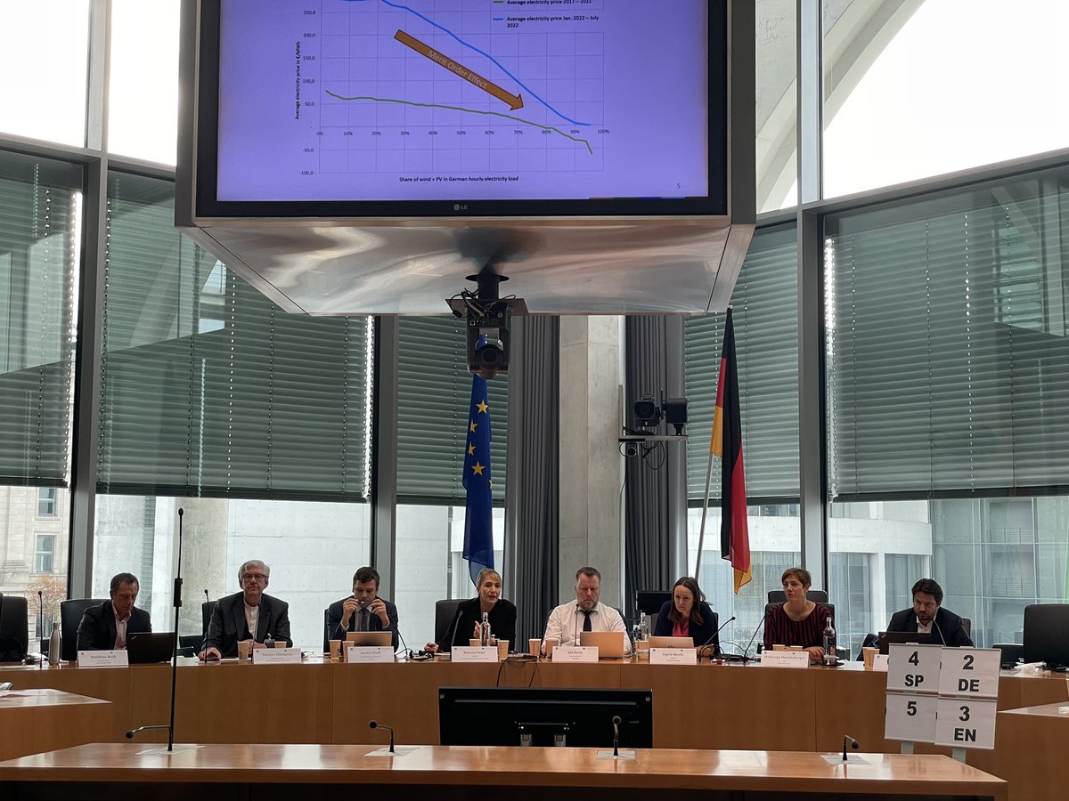 ThomasNowakEU's tweet photo. It can not be repeated enough: #renewables reduce energy (electricity) prices. Thanks for making the point, @peter_simone at the @EUFORES_EU #IPM22 @Bundestag https://t.co/4F9xuTIdyF