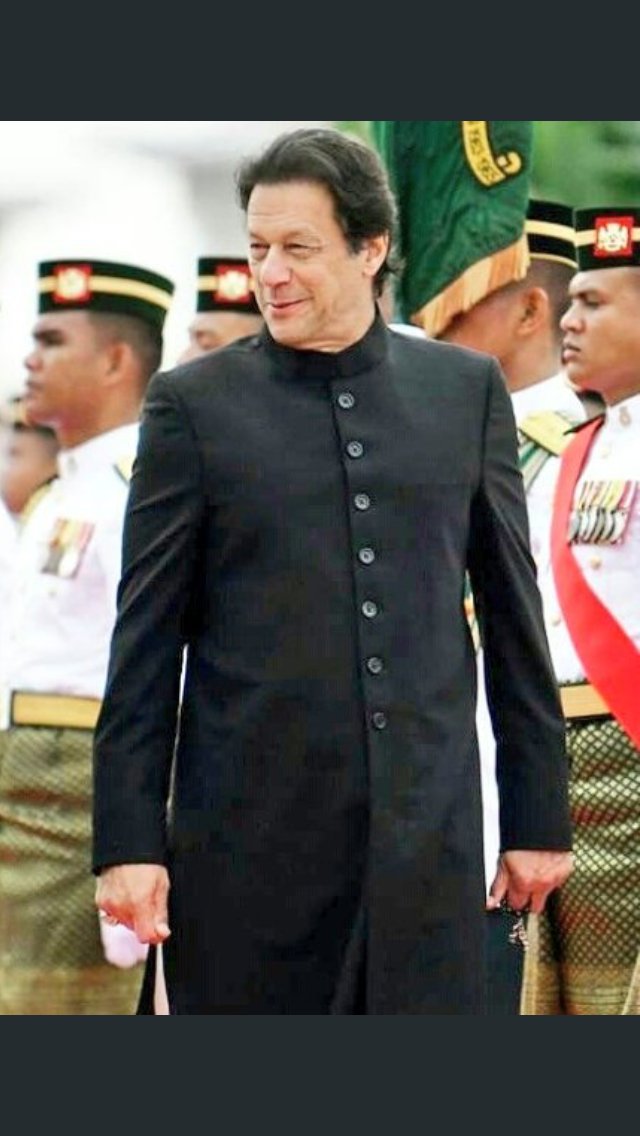 مورخ لکھے گا ایک شخص کو گرانے کے لئیے سارا نظام اکھٹا ہوگیا ۔ایک دوسرئے کو گالیاں دینے والے بھائ بھائ بن گئے ۔مورخ بہت ظالم ہوتا ہے وہ صرف سچ لکھتا ہے اس کو کوئ ڈر نہیں ہوتا۔
#imrankhanPTI
#عمران_خان_ہماری_ریڈ_لاین_ہے