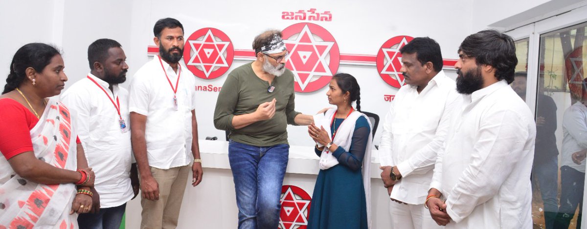 JanaSenaParty's tweet photo. కార్యకర్తల పట్ల ముందు చూపు ఉన్న గొప్ప నాయకుడు శ్రీ @PawanKalyan గారు https://t.co/FfENQBCwZY