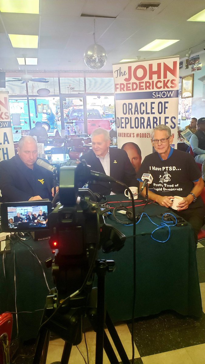 jfradioshow's tweet photo. ..and Mike Karslake joins Admiral Kubic @VFAForg on Day 4 of #MAGABus https://t.co/fJUOI4vaLM