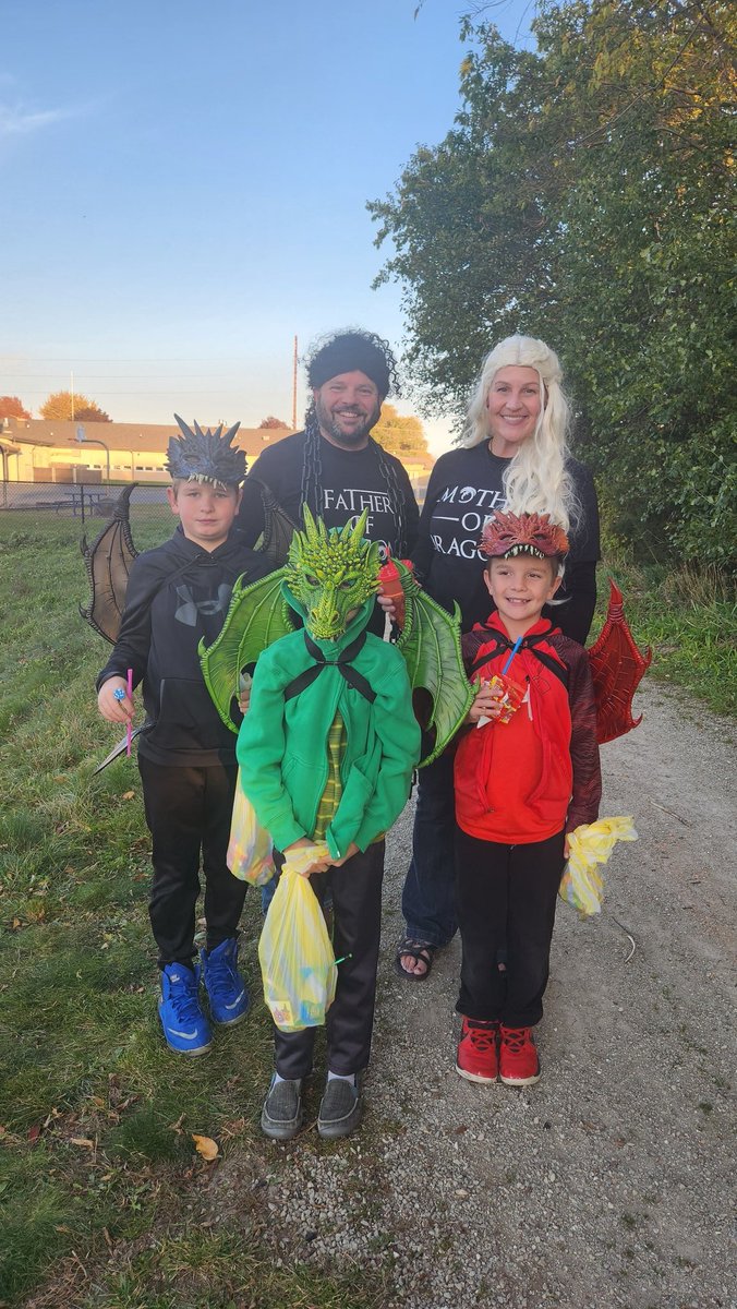 MsCteach2nd's tweet photo. Family fun at the Wheatland Book-tacular! #wcsflight #literacyevent #wcspto https://t.co/D1a5TlNMzJ