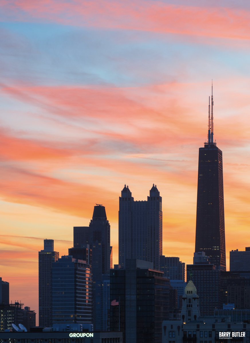 Fantastic Friday. This morning’s sunrise in Chicago. #weather #news #ilwx #chicago