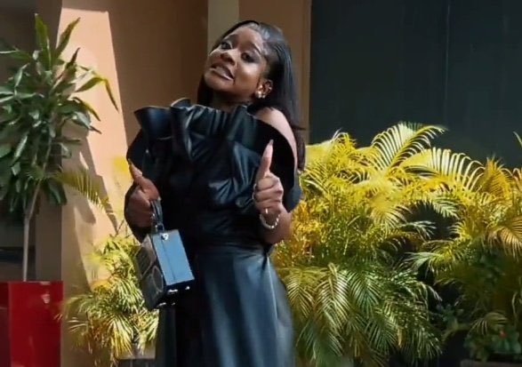 LikhonaIzulu's tweet photo. If you gave your fave the greatest gift that was wanted by 27 other housemates abeg retweet here oo
😂😂

WHY I LOVE PHYNA
PHYNA GREET AND MEET EVE
#Phyna𓃰 https://t.co/ejQwiPFZPW
