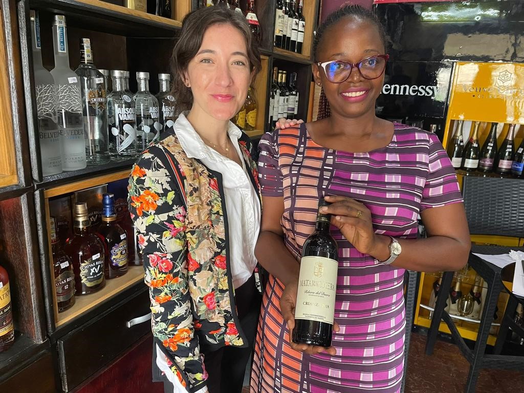 #InternacionalizaciónJCyL
🌍 Continúa la Misión Directa a Costa de Marfil y Camerún. Hoy #ICE en 🇨🇲Camerún coordinando las agendas de <a href="/RemolquesHG/">Remolques HnosGarcía</a>, Gahesa, <a href="/GrupoCadielsa/">Grupo Cadielsa</a>, <a href="/calabrestomeing/">Calabrés-Tomé Ingenieros</a>, <a href="/Matarromera/">Matarromera</a>, <a href="/BSinforiano/">Bodegas Sinforiano</a>, <a href="/BVeganzones/">Bodegas Veganzones</a> y <a href="/BodegasResalte/">Resalte de Peñafiel</a> con importadores del país.