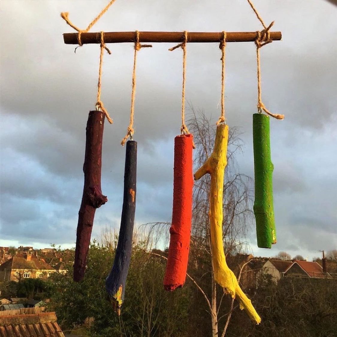 MudandBloom's tweet photo. Make a stick wind chime! 🌈💨

This is a fun activity to do, you just need some chunky sticks, screw eyes, paint and twine. 

Click here for our step-by-step instructions: https://t.co/pt1WCyDgun

 #natureactivity #windchimes #mudandbloom https://t.co/ouGZQFYEI3