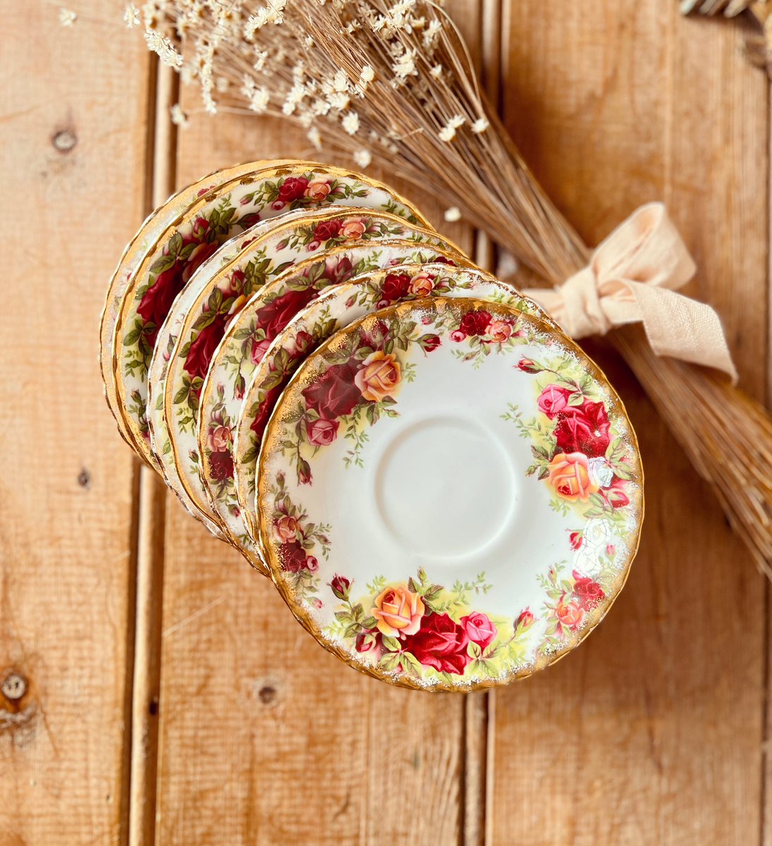 tiny_vintage's tweet photo. A total classic…the very beautiful Old Country Roses Royal Albert bone china 🌿 several items from the range listed over on the Etsy store now!
#bonechina #afternoontea #secondoriginal #oldfashioned #vintagestyle #royalalbert #teaandcake #etsyseller #secondhandfirst #sustainable https://t.co/dGAOO1jMWi
