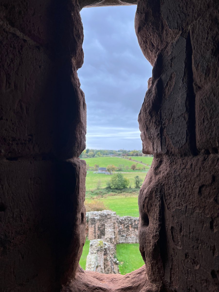 DogWalksNearMe's tweet photo. A dog friendly visit to Kenilworth Castle @EHKenilworth . Well-worth a visit, with the site being fully dog-friendly. 

Read more on our blog: https://t.co/KUpAXBjvzg

#DogWalksNearMe #KenilworthCastle #Kenilworth @EnglishHeritage https://t.co/DqJC33sLyO