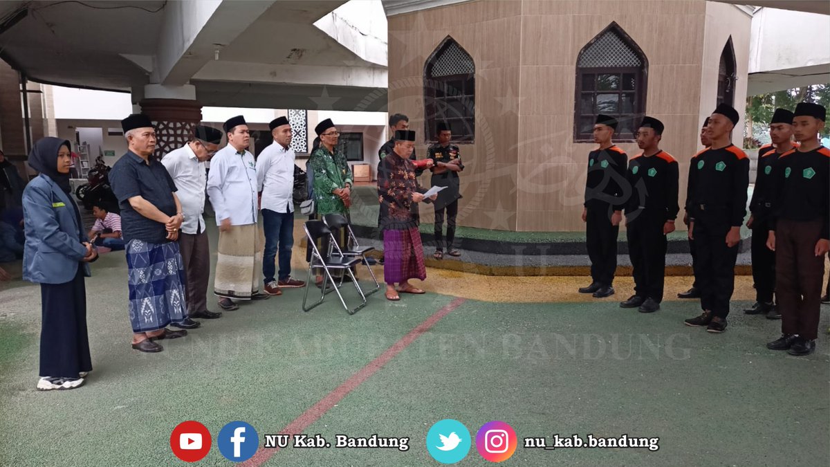 NU_Bandung's tweet photo. Ketua Tanfidziyah PCNU Kab. Bandung (Dr. KH. Asep Jamaludin, https://t.co/qGYDqnTHvi) Mengukuhkan Paskibra Upacara Hari Santri Nasional Kabupaten Bandung Tahun 2022.

===

#nu #nahdlatululama #pcnukabbandung #nukabbandung #paskibra #harisantrinasional #kabbandung #pengukuhan https://t.co/AVzEqajVDr