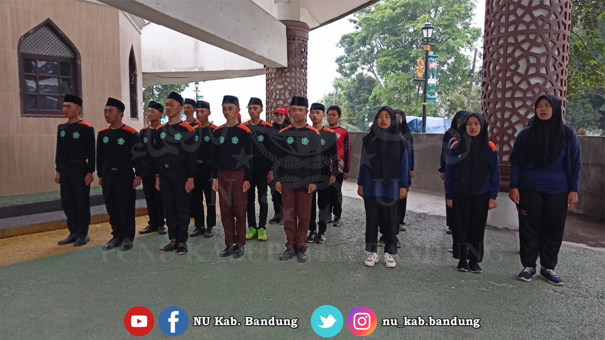 NU_Bandung's tweet photo. Ketua Tanfidziyah PCNU Kab. Bandung (Dr. KH. Asep Jamaludin, https://t.co/qGYDqnTHvi) Mengukuhkan Paskibra Upacara Hari Santri Nasional Kabupaten Bandung Tahun 2022.

===

#nu #nahdlatululama #pcnukabbandung #nukabbandung #paskibra #harisantrinasional #kabbandung #pengukuhan https://t.co/AVzEqajVDr