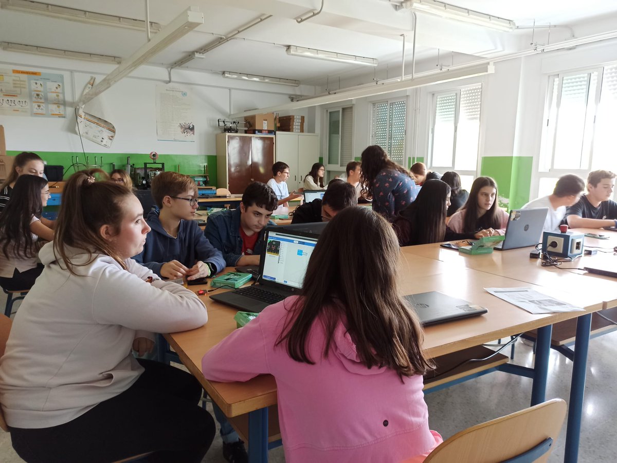 IESAcebuche's tweet photo. #Proa+ #Transformate #TrabajoCooperativo
#CodeWeek @CodeWeekEU #codigo #programacion
Semana del código en el IES Acebuche https://t.co/9MXjZx9ruj