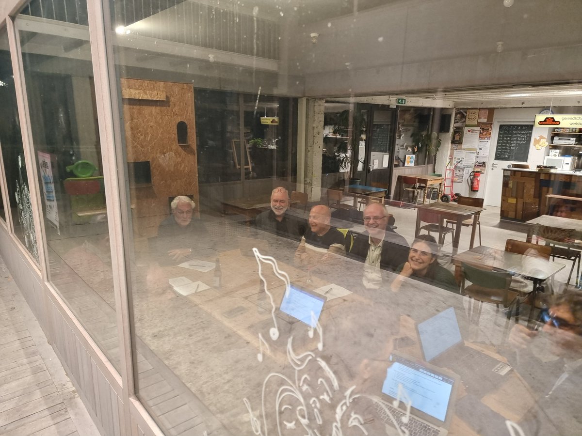ViaduKaduk's tweet photo. Onze maandelijkse brainstormsessie van 18 oktober. Wil je volgende keer meedoen en zich samen met Viadukaduk inzetten voor de toekomst van Gentbrugge en zijn viadukt??? -> info@viadukaduk.be #levenskwaliteit #gezondelucht #stil https://t.co/cWqt63RTZ3