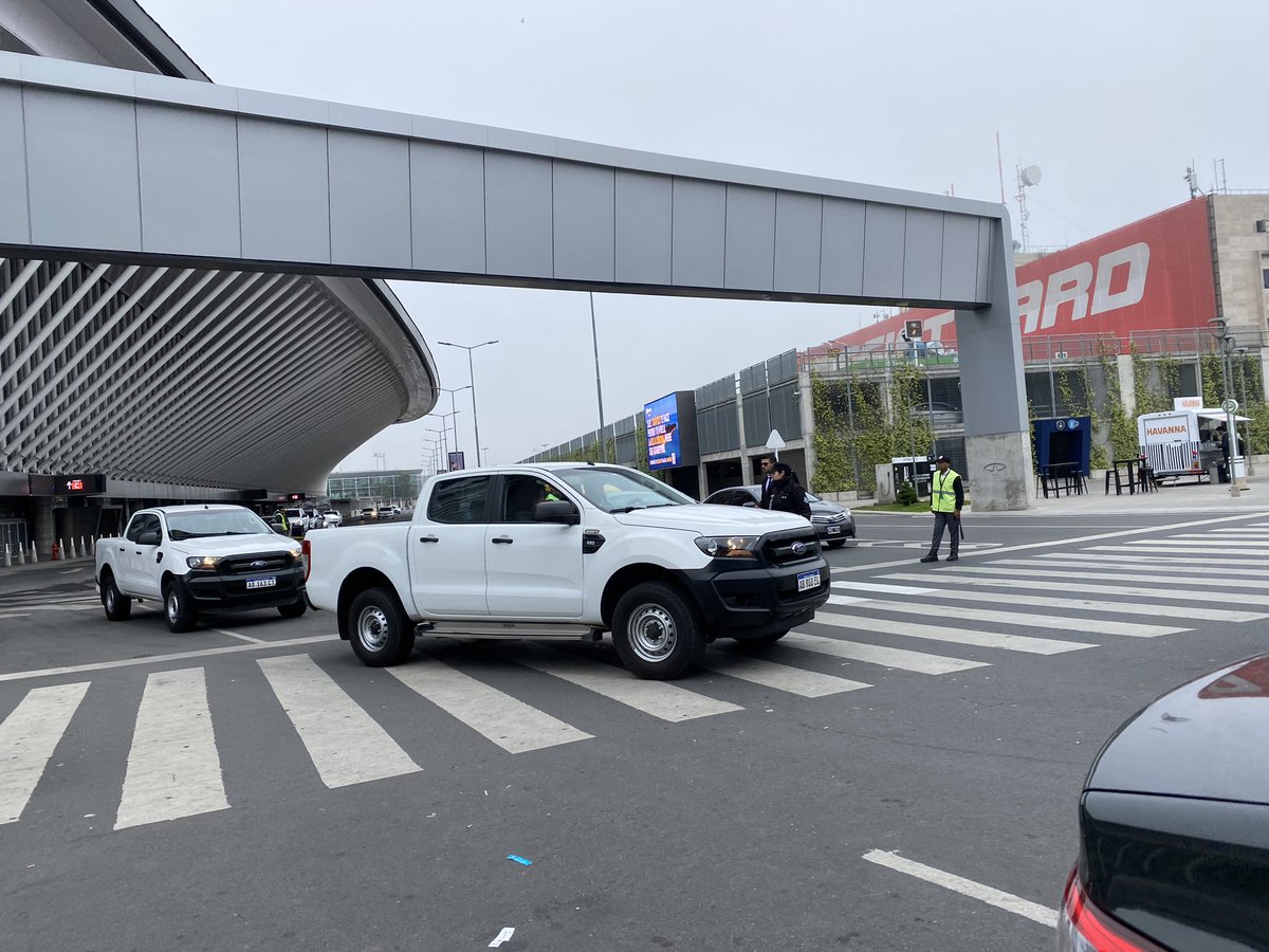 desdeinframundo's tweet image. Mira! Hoy Ezeiza. En el VIP Ahí está ella… responsable de las Vacunas que no tuvo mi padrastro y murió. Carla Vizzotti… me ayudan a retweet?  Yo lo hago por Rubén 
Ustedes?