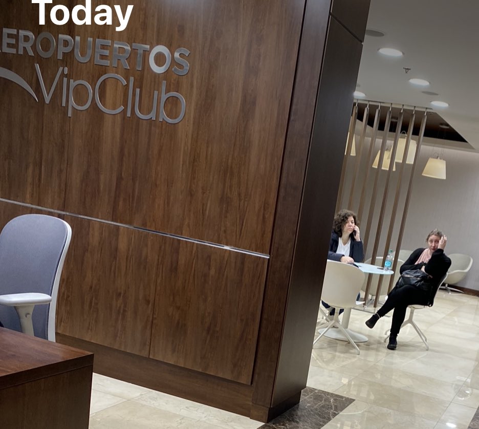 desdeinframundo's tweet image. Mira! Hoy Ezeiza. En el VIP Ahí está ella… responsable de las Vacunas que no tuvo mi padrastro y murió. Carla Vizzotti… me ayudan a retweet?  Yo lo hago por Rubén 
Ustedes?